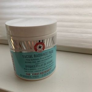 First Aid Beauty Facial Radiance Pads 60 Pads